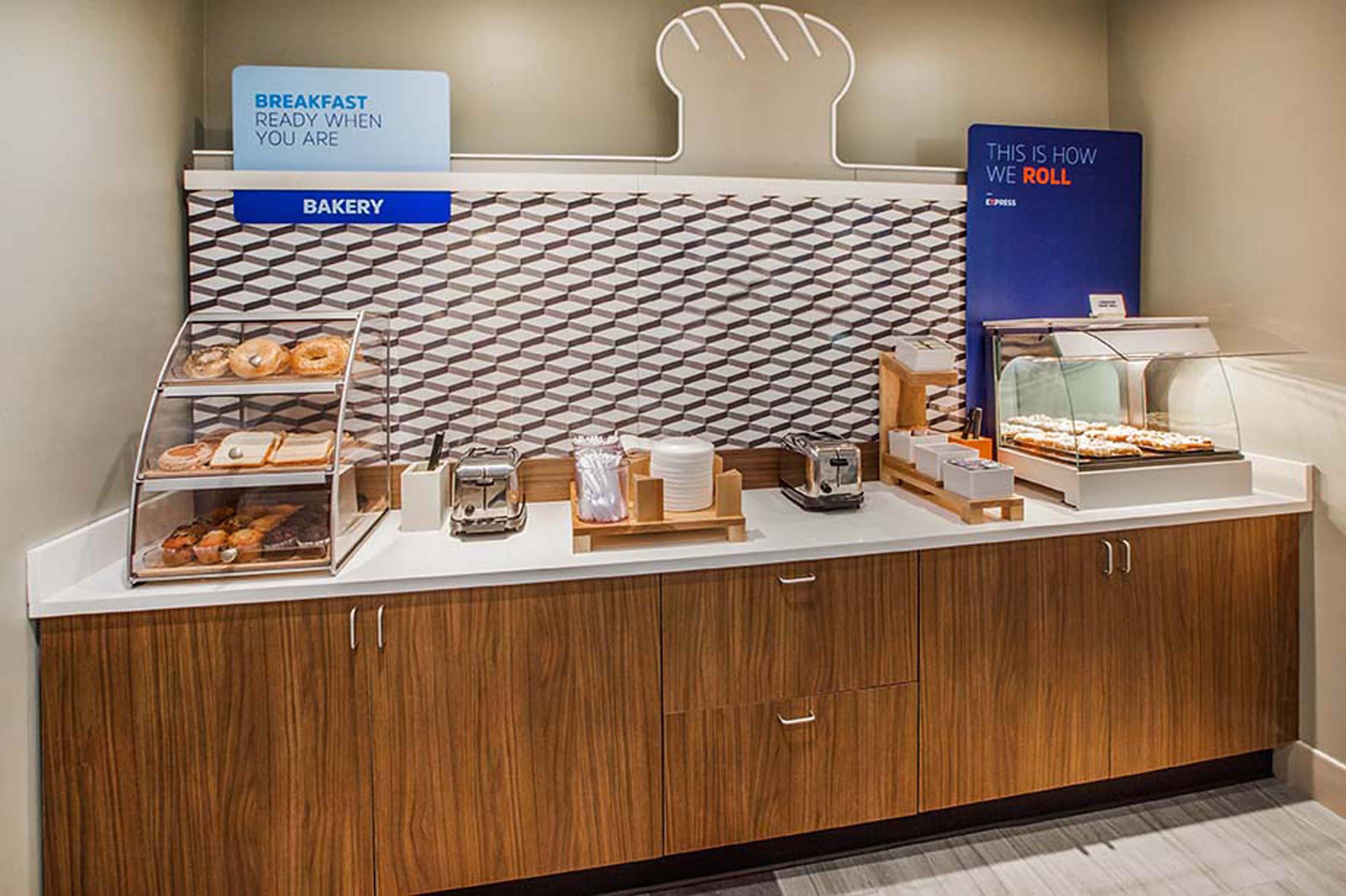 Holiday Inn Express & Suites Utica By Ihg Zewnętrze zdjęcie