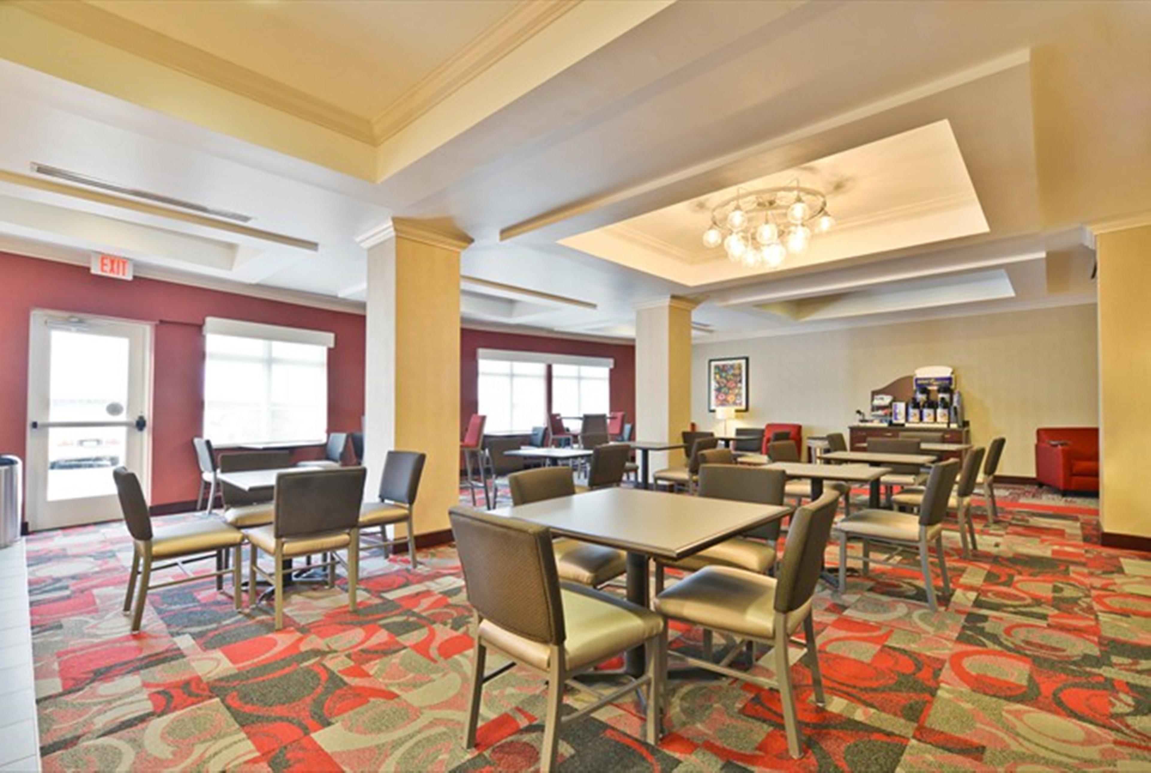 Holiday Inn Express & Suites Utica By Ihg Zewnętrze zdjęcie