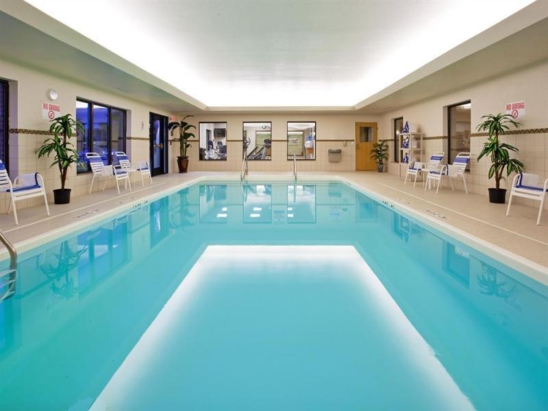 Holiday Inn Express & Suites Utica By Ihg Zewnętrze zdjęcie