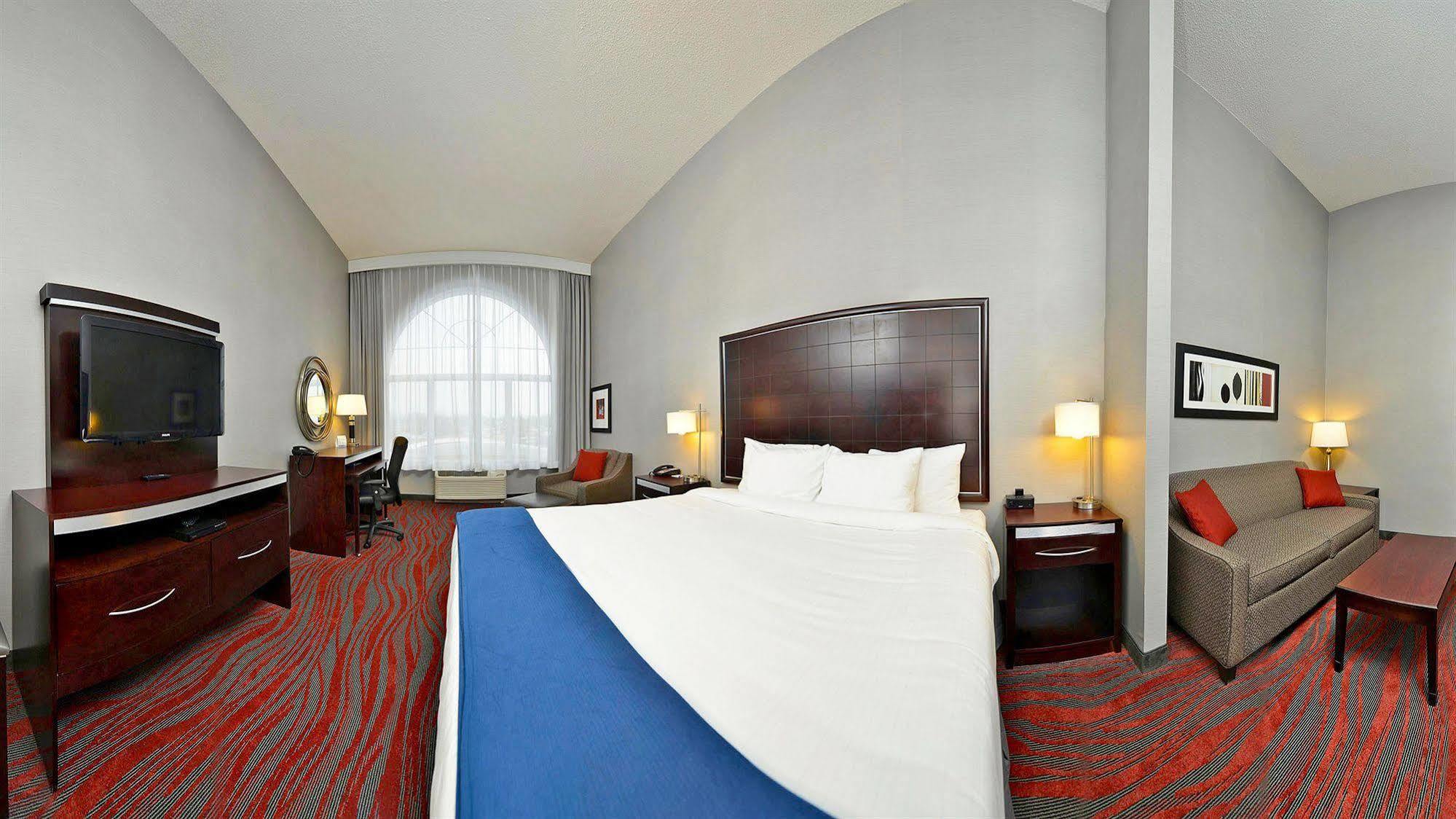 Holiday Inn Express & Suites Utica By Ihg Zewnętrze zdjęcie