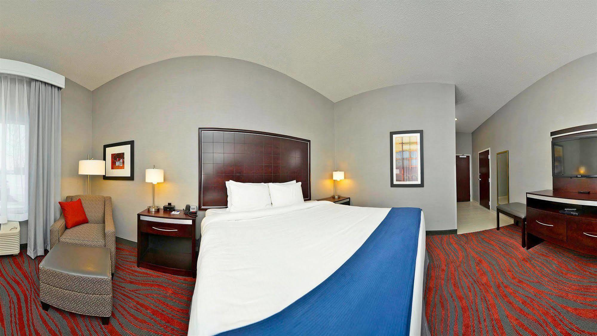 Holiday Inn Express & Suites Utica By Ihg Zewnętrze zdjęcie